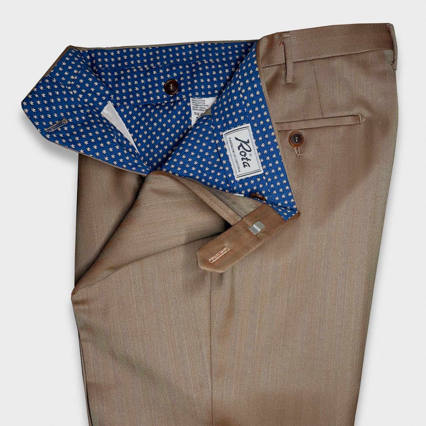 Solaro wool trousers hand made in Italy by Rota exclusive for Wools Boutique Uomo with 100% wool solaro fabric, iconic tobacco beige color with herringbone revers side red color.