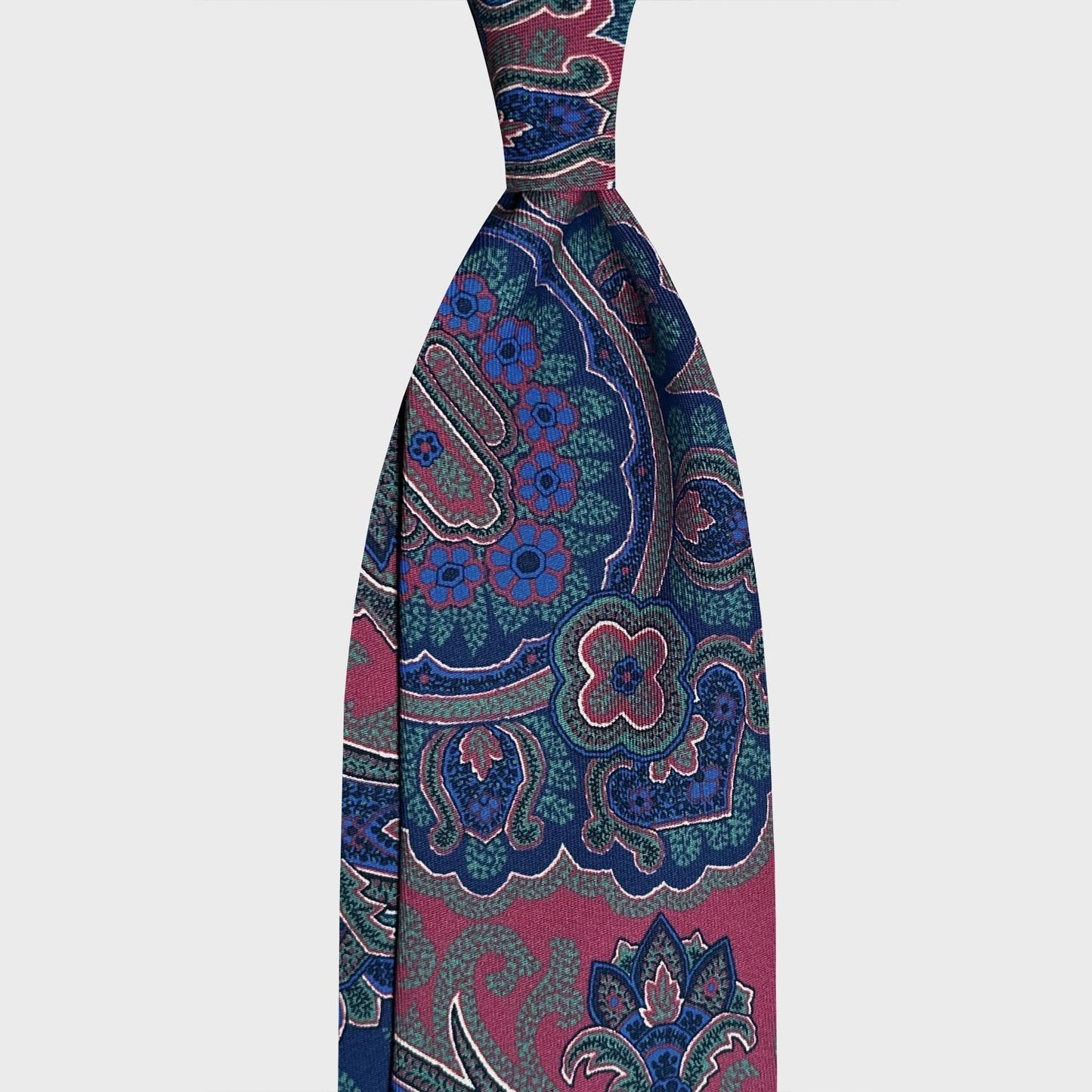 Multicolor Paisley Silk Tie Silk Shop Geneva. Discover the handmade silk tie with exclusive paisley pattern multicolor, made in Italy, visit the tie shop Wools Boutique Uomo in Geneva